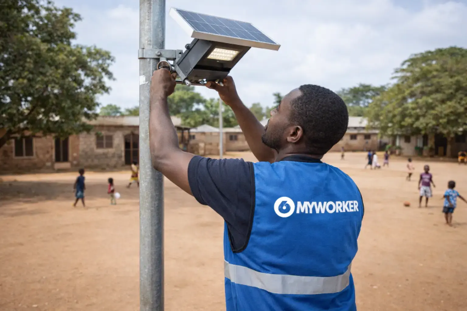 Installation lampadaires solaires (sans construction)